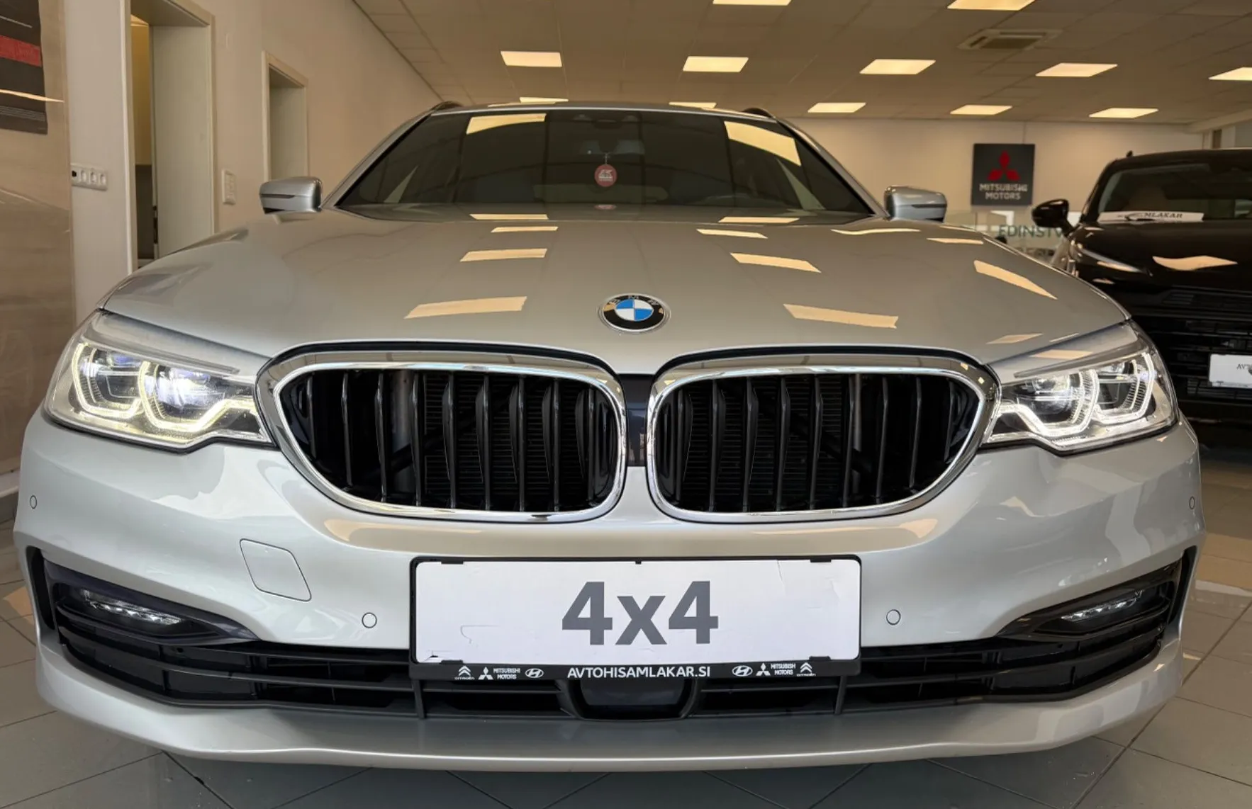 Zunanja slika - BMW Serija 5 - Touring: 520d xDrive Touring Avt. SPORT LINE-LED-NAVI-PA - 2