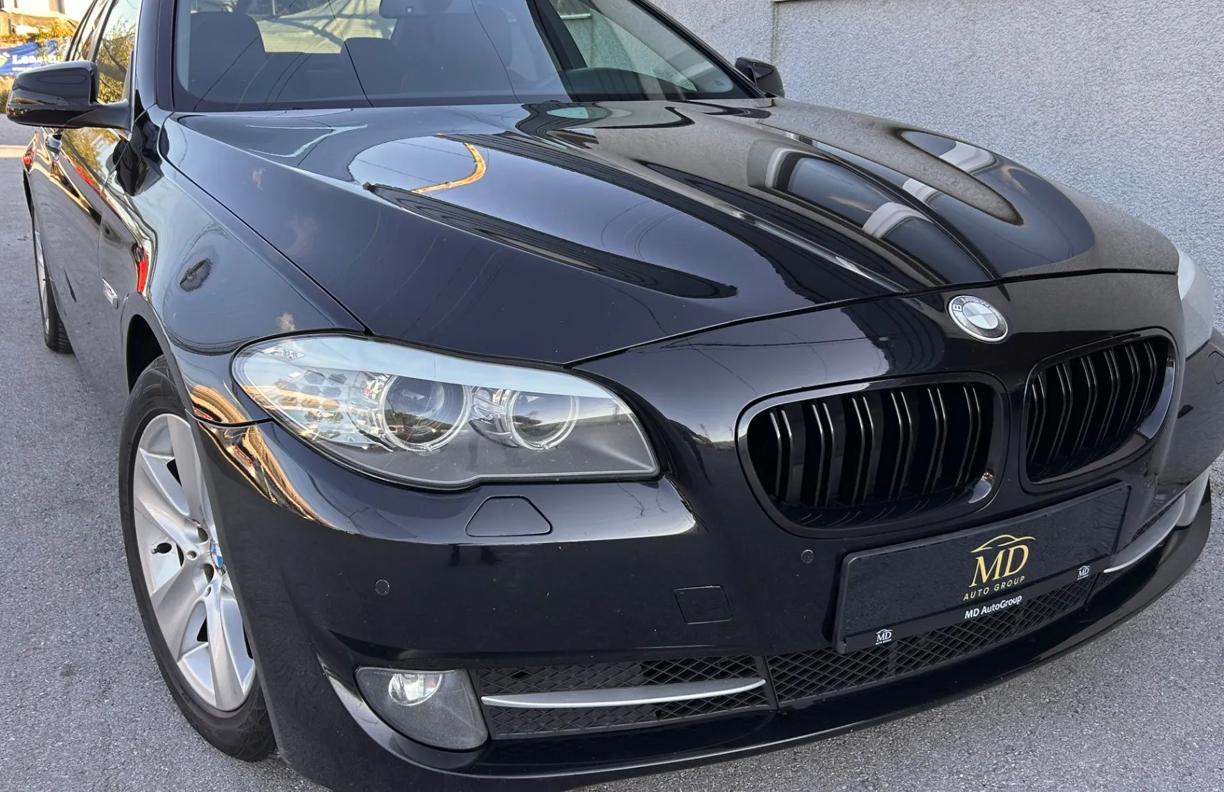 Zunanja slika - BMW Serija 5 - : 520d-XSENON-GRETJE SEDEŽEV-ŠIBEDAH-AUTOMATIK - 1