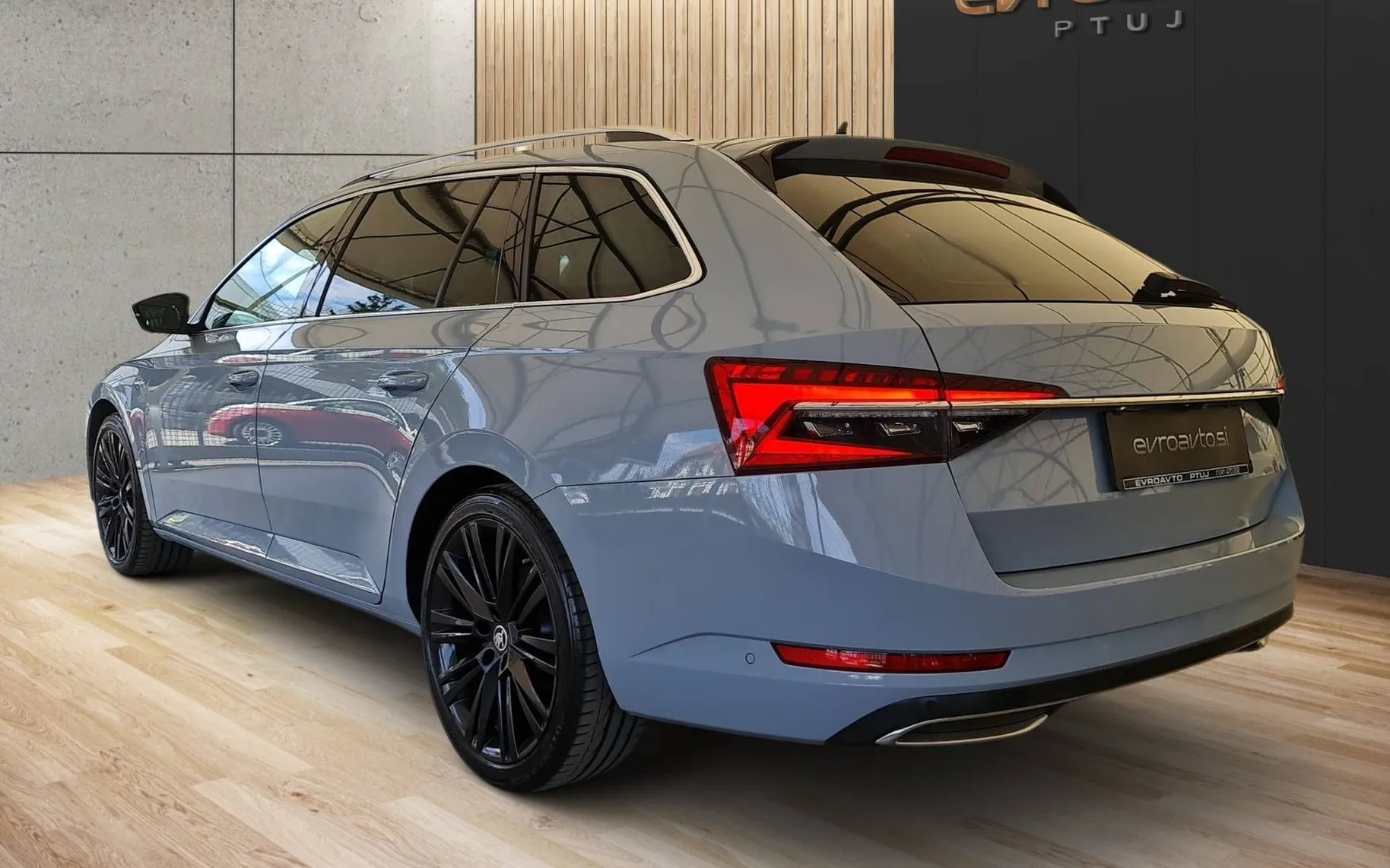 Notranja slika - Škoda Superb - Combi 2.0 TDI L K Laurin Klement•Tovarniš. jamstvo - 7