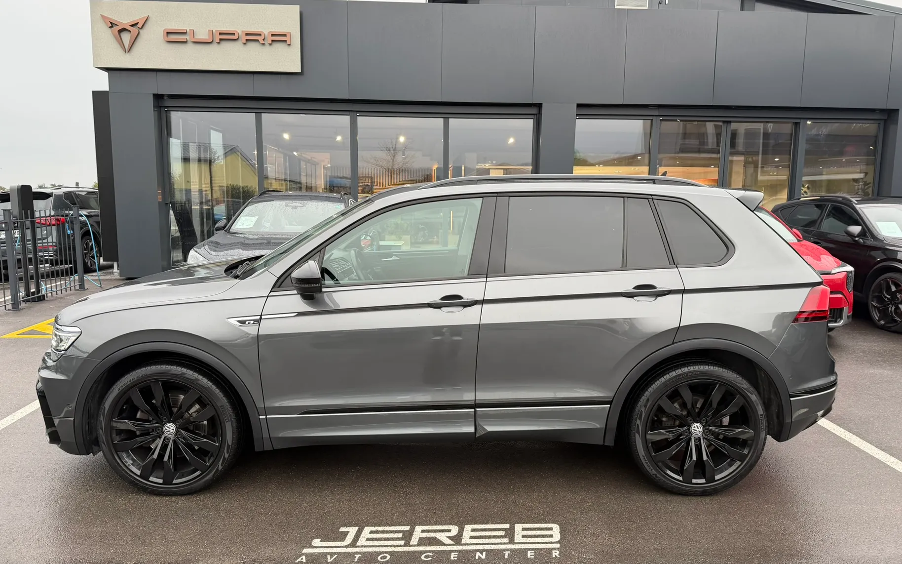 Zunanja slika - Volkswagen Tiguan - 2.0 TSI 4MOTION BMT avt. R-Line Ed.140kW BLACK ED. - 3