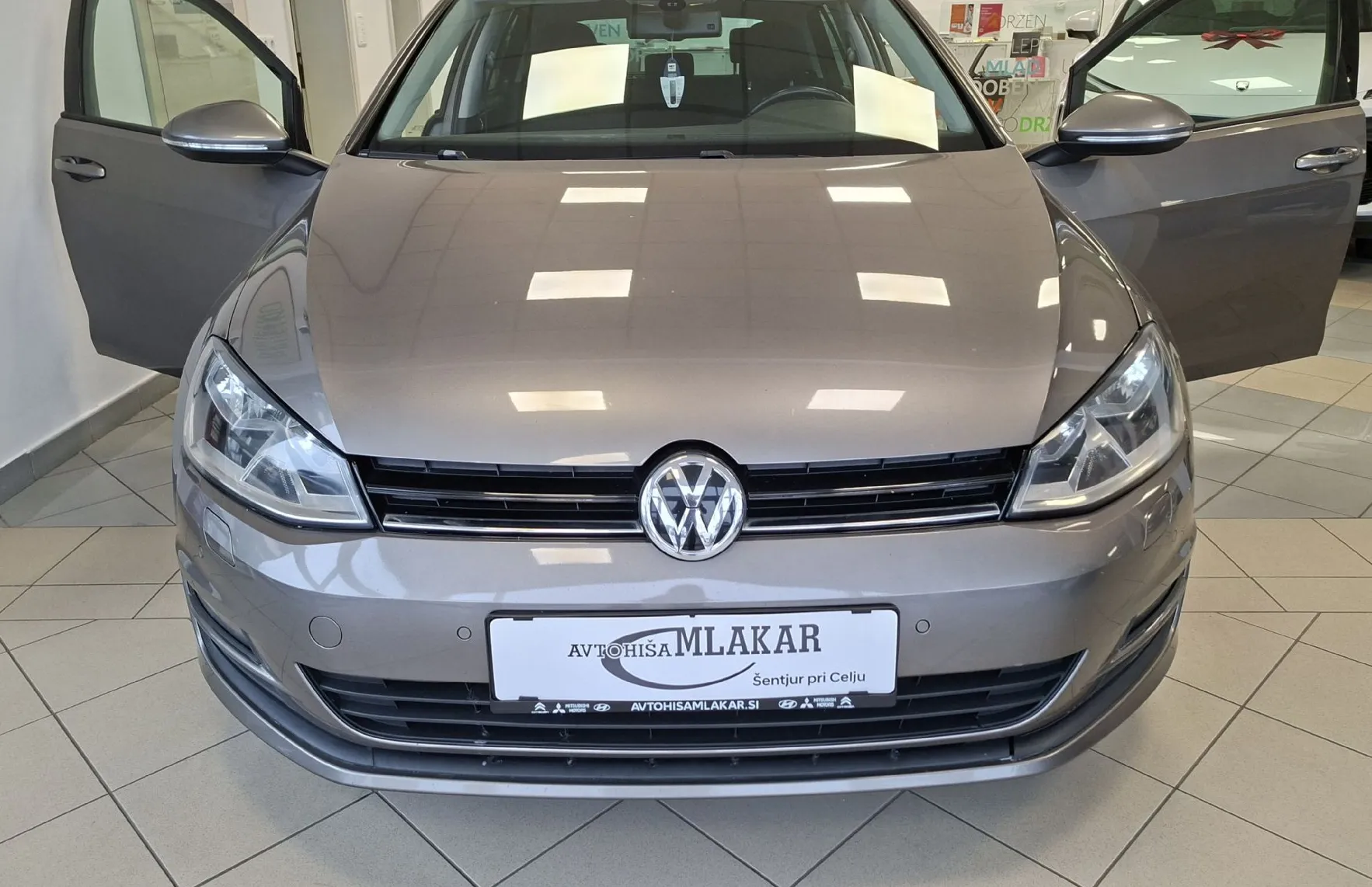 Zunanja slika - Volkswagen Golf - 1.2 TSI Highline-ODLIČEN- - 6