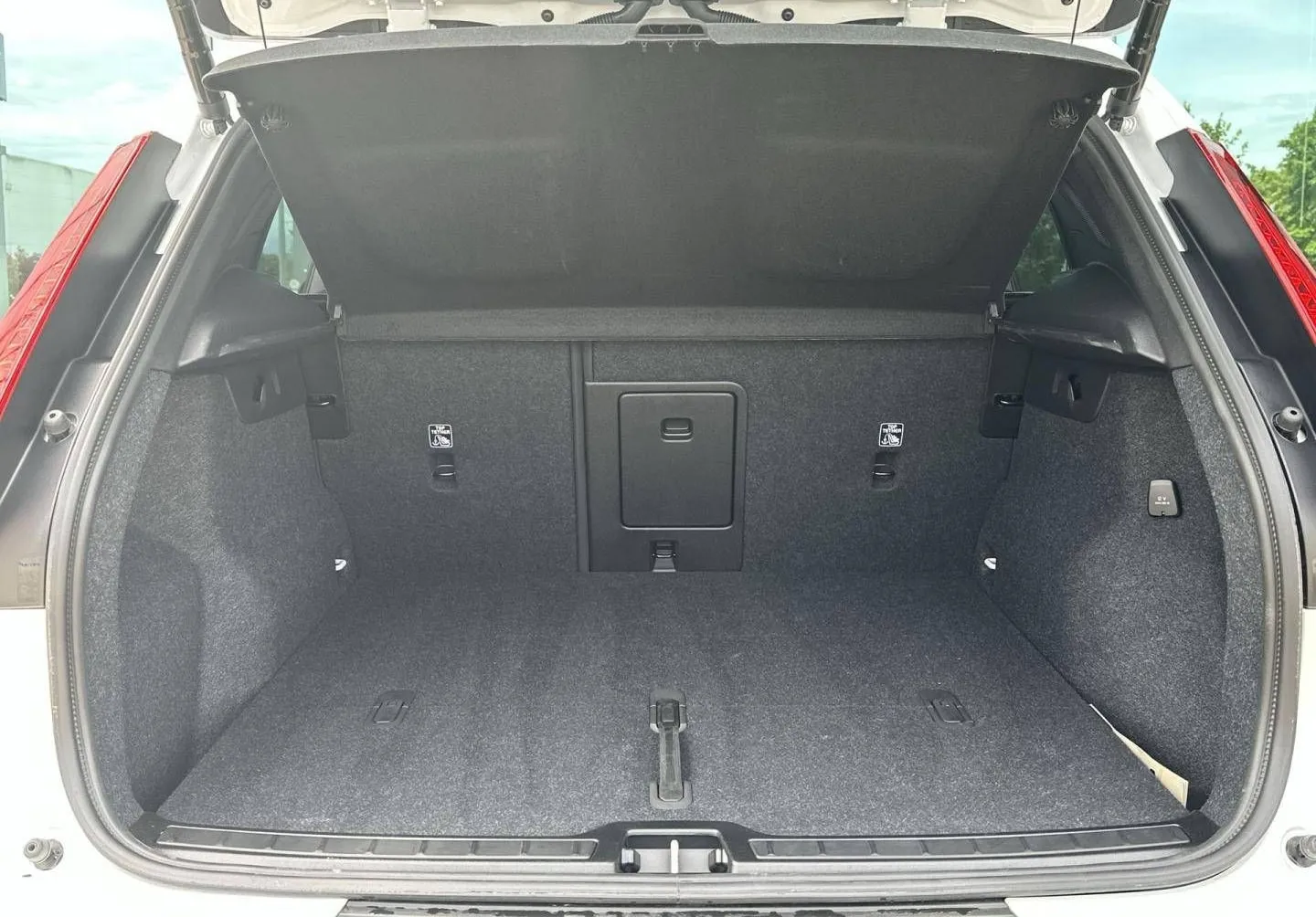Notranja slika - Volvo XC40 - B3P Plus Dark Avt. - 12