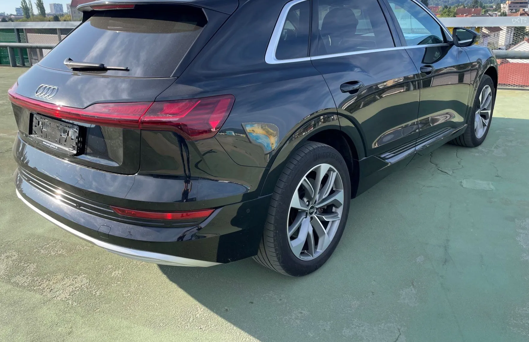 Zunanja slika - Audi e-tron - 50 quattro.NEMŠKI.PANORAMA.KAMERA.LED.GRE.SE.USNJE - 4