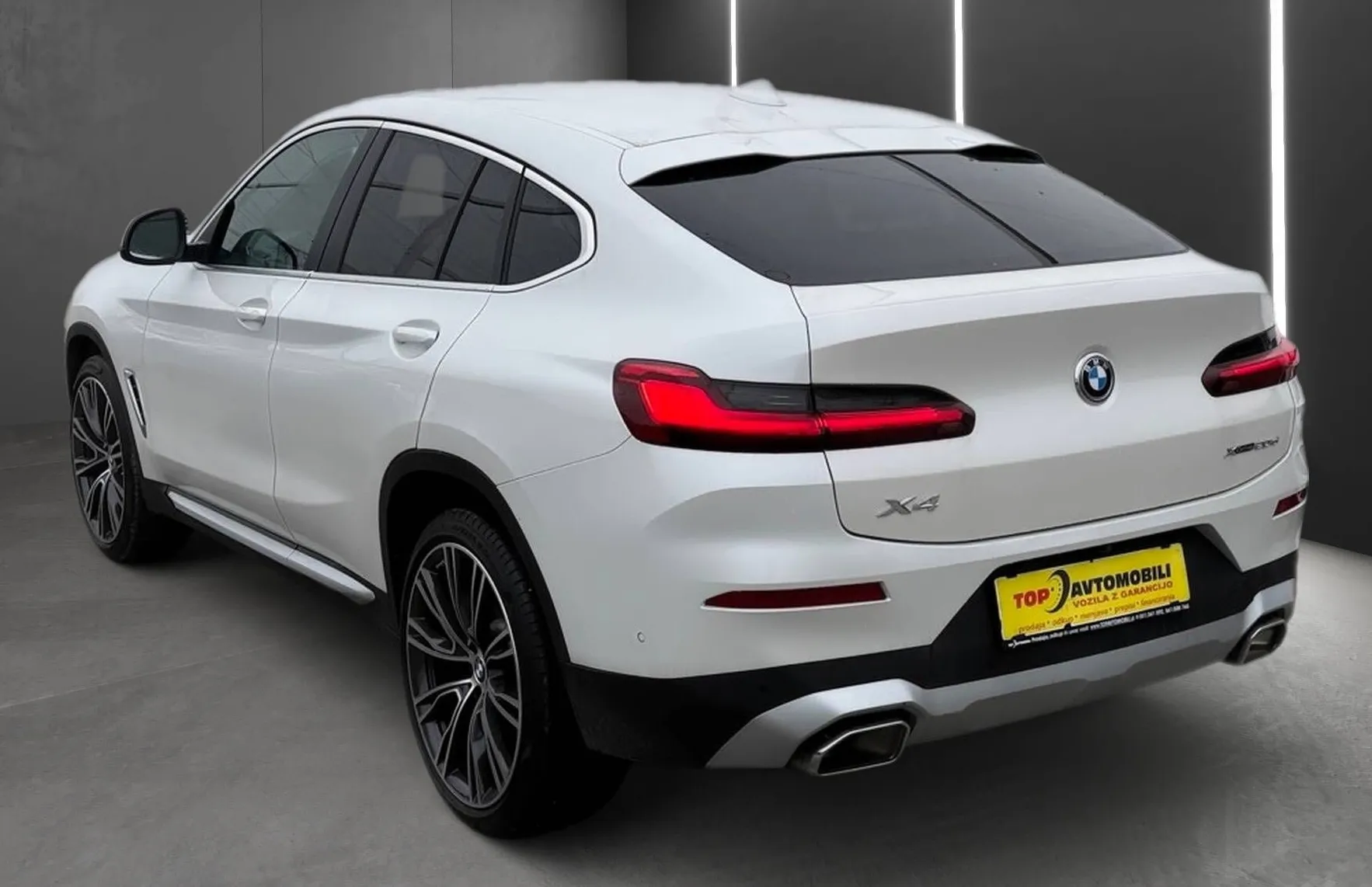 Zunanja slika - BMW X4 - serija : xDrive LCI MODEL •LED• USNJE• TOP • OBROKI• - 6