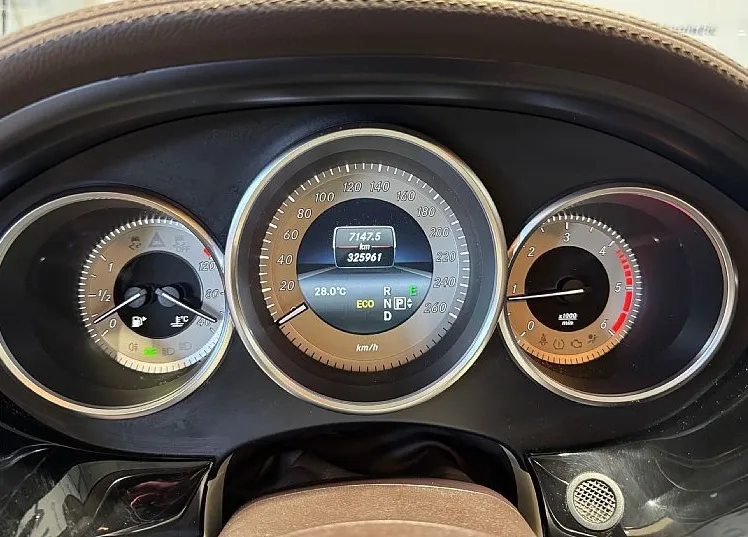 Zunanja slika - Mercedes-Benz CLS-Razred - CLS 220 BlueTEC - NAVI - LED - ODČEN - 16