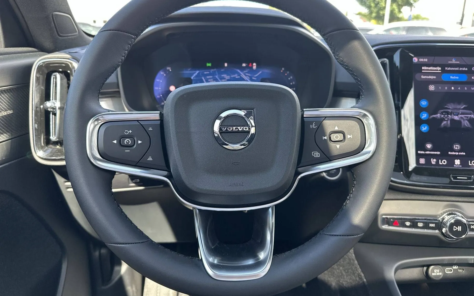 Notranja slika - Volvo XC40 - B4P Ultra Black Edition Avt. - 14