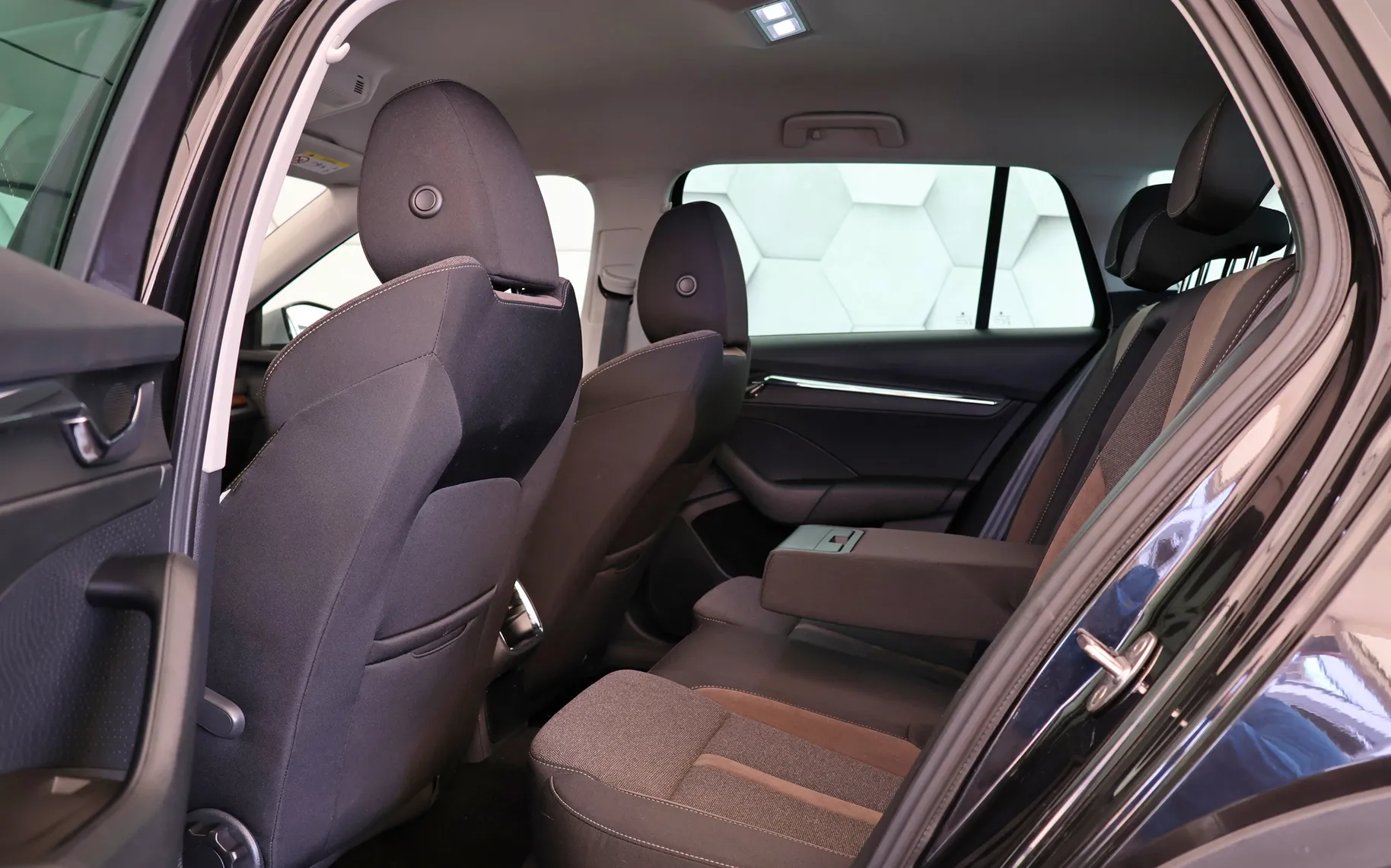 Zunanja slika - Škoda Octavia - Combi Scout 2.0 TDI 4X4 DSG 200KM - 10