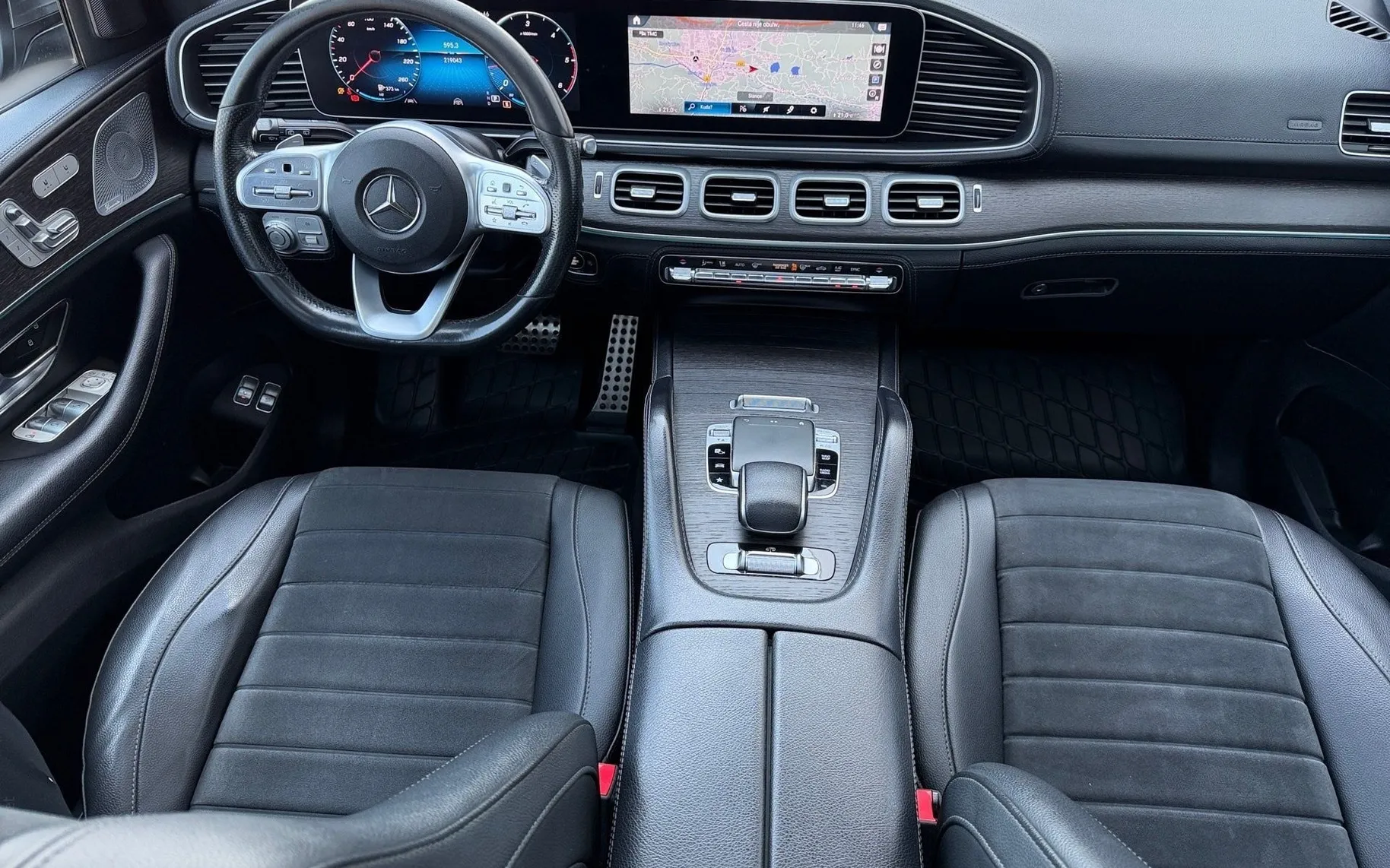 Notranja slika - Mercedes-Benz GLE-Razred - GLE 350d 4MATIC AMG Line Panorama-Zračno-Kljuka - 10