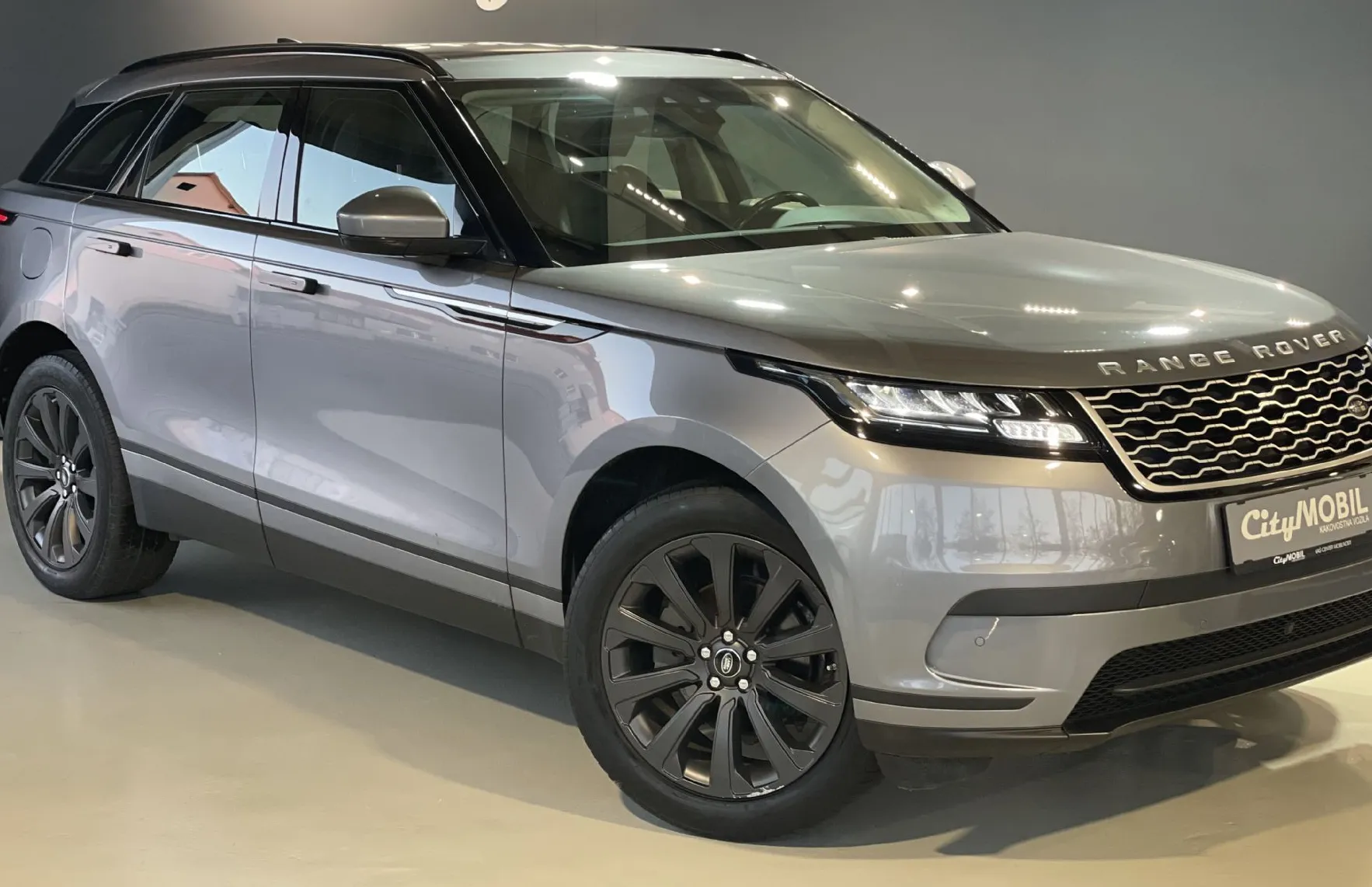 Zunanja slika - Land Rover Range Rover Velar - PANORAMA-ALCANTARA-KEYLESS-NAVI-GRETJE-RADAR-LE - 3