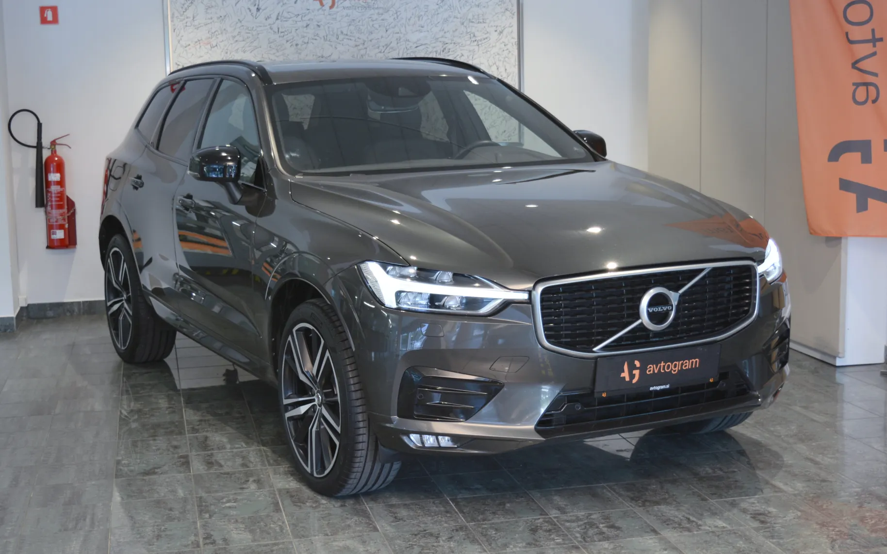 Zunanja slika - Volvo XC60 - D4 Avt. RDesign ACC-KLESS-KLJUKA-BLIS-HARMANKARDON - 2
