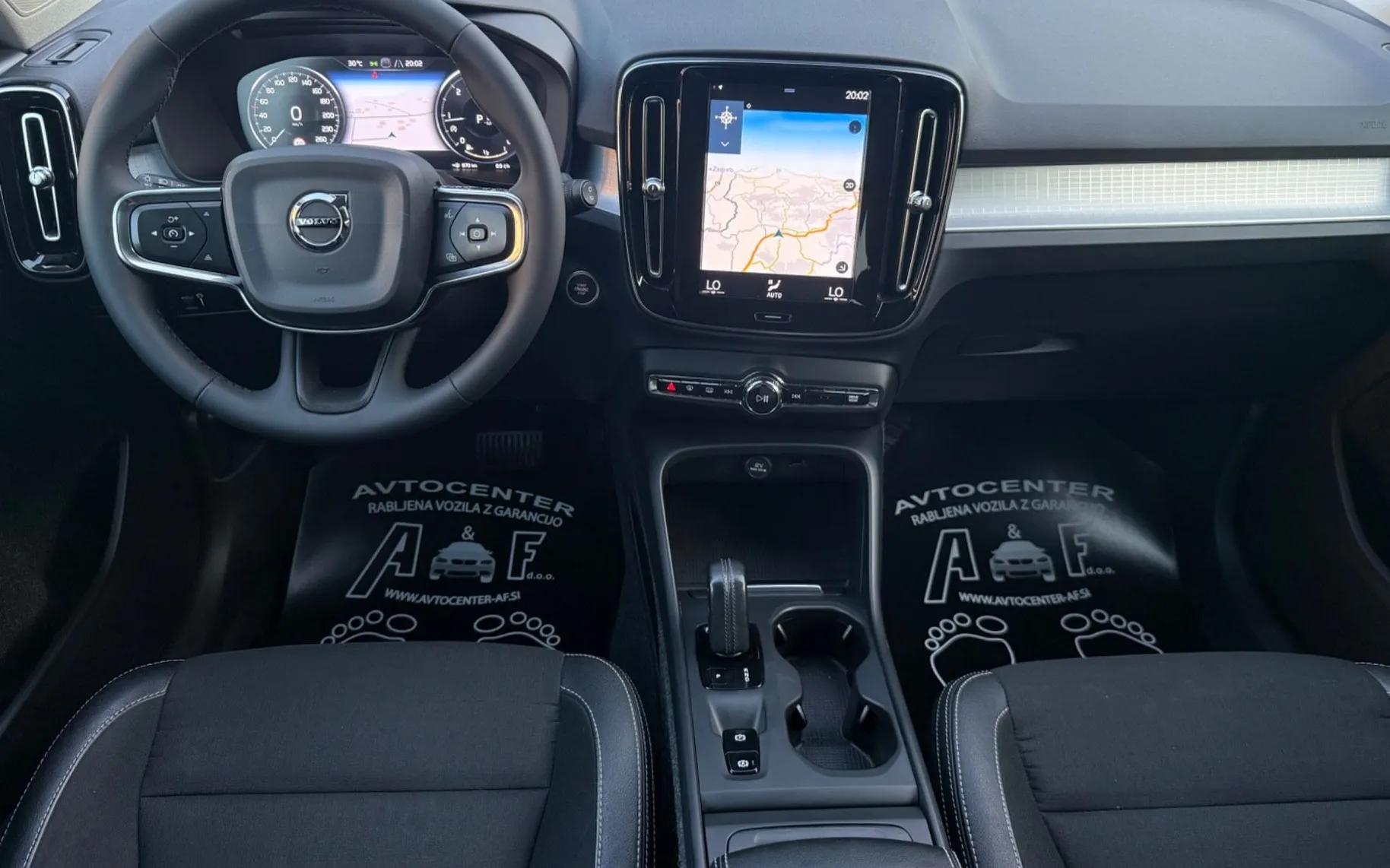 Notranja slika - Volvo XC40 - D3-AUT-145.000km-VIRTUAL-LIZING ZA TUJCE-FUL LED - 9