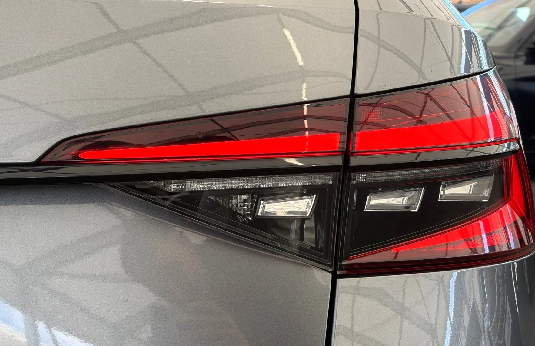 Zunanja slika - Škoda Superb - Combi 2.0 TDI Sportline DSG - PANO - MEMORY-KLJUKA - 5