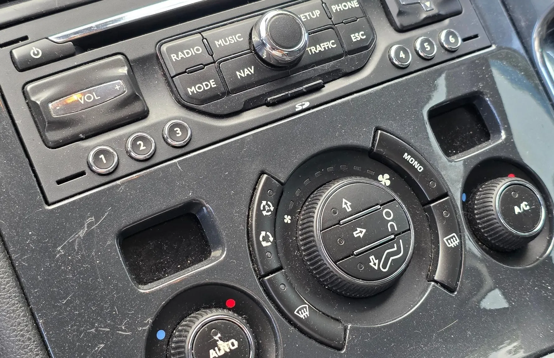Zunanja slika - Peugeot 3008 - STYLE 1.6 HDi FAP NAVI-ALU PLATIŠČA-PDC-KLIMA - 14