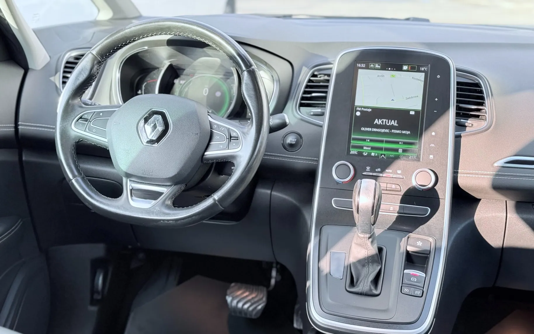 Zunanja slika - Renault Scénic - Grand  dCi 110 Energy Bose EDC - 5