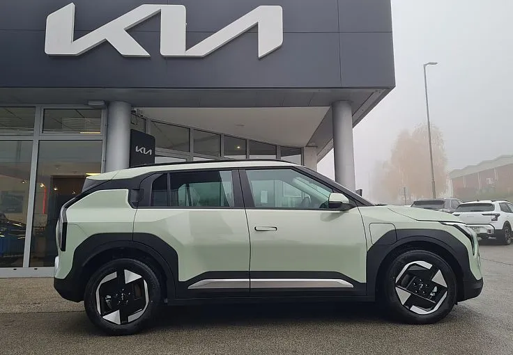 Zunanja slika - KIA EV3 - 58.3 kWh baterija. 150 kW  204 KM  Star - 4