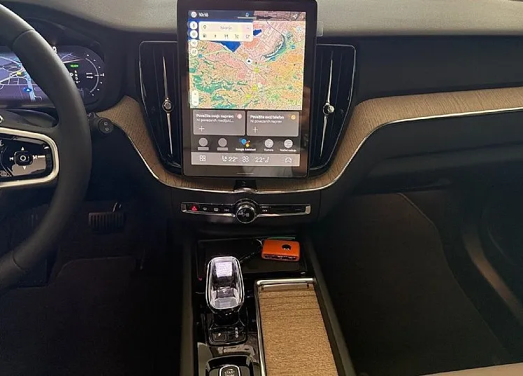 Zunanja slika - Volvo XC60 - T6 Plus Dark AWD PANO Harman Kardon - 19