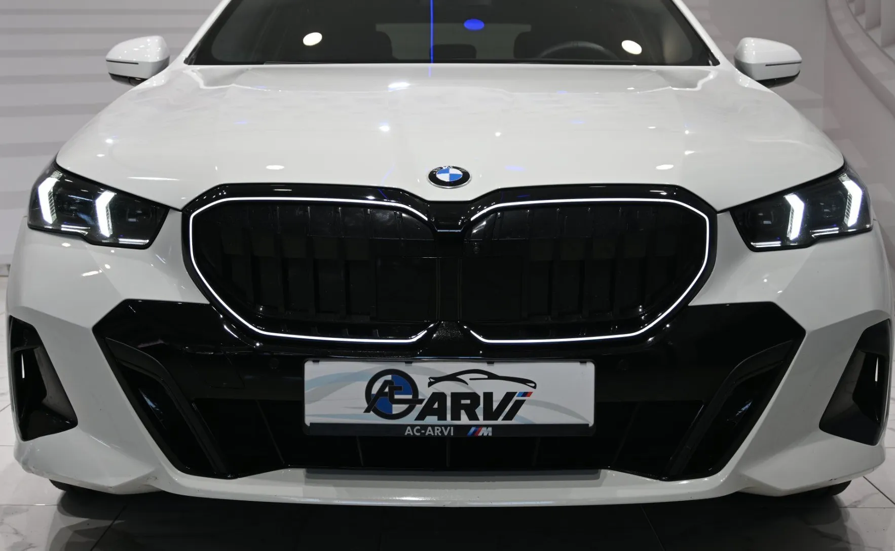Zunanja slika - BMW Serija 5 - Touring: 540d xDrive-M.SPORT.PRO-RADAR-ICON-KAM360-KEYLE - 2