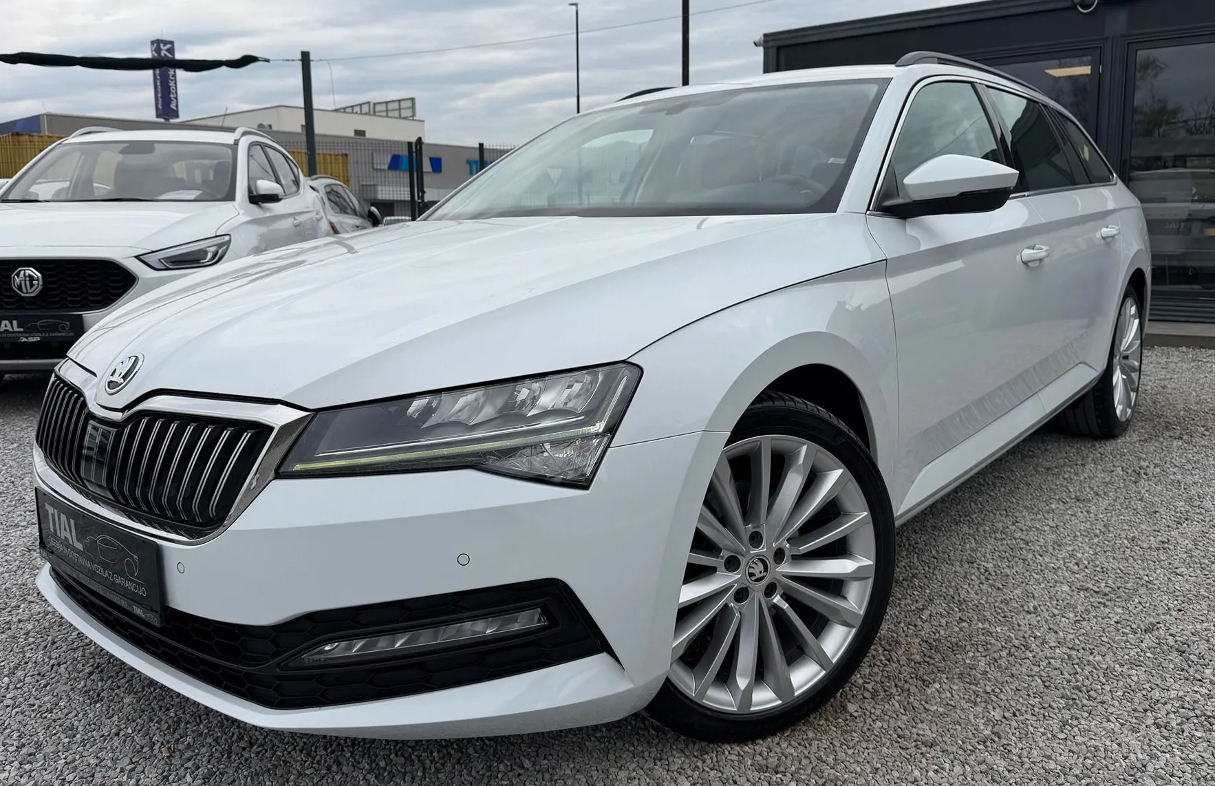 Zunanja slika - Škoda Superb - Combi 2.0 TDI Style-VIRTUL-ACC-VELIK SERVIS-LINE A - 1