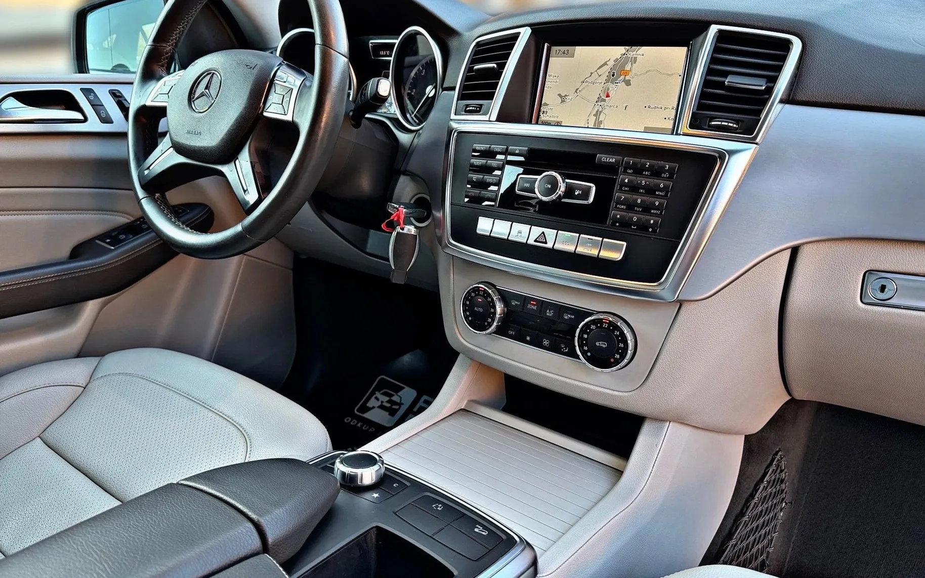 Notranja slika - Mercedes-Benz ML-Razred - ML 250 4MATIC-BI-XENON-NAVI-KOT NOV... - 12