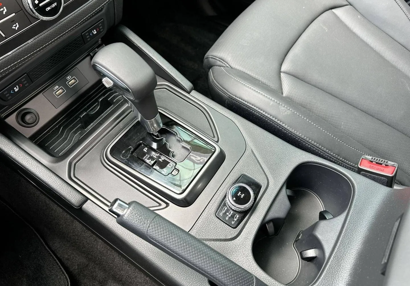 Notranja slika - SsangYong Musso - Grand 2.2 XDi Ultimate 4WD AT... - 19