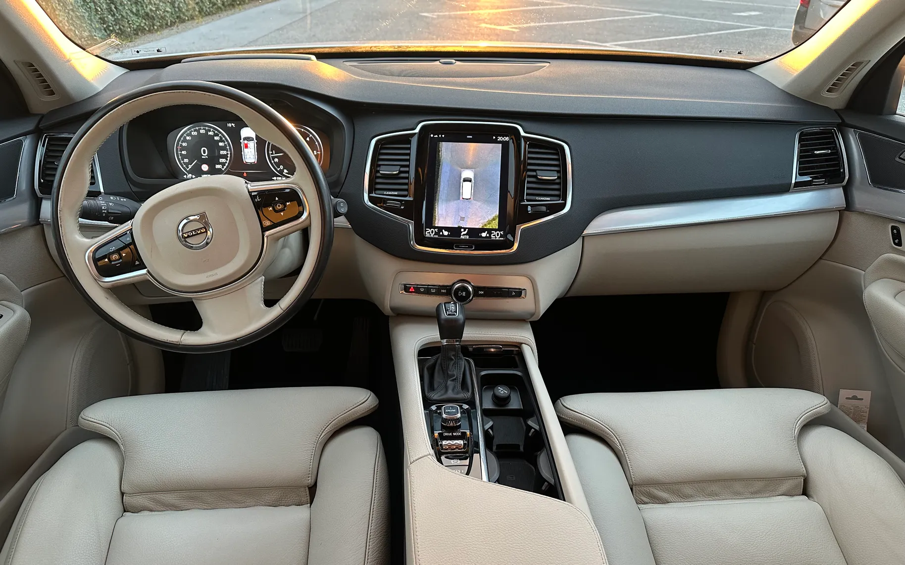 Notranja slika - Volvo XC90 - D4 Momentum Geartronic - 6
