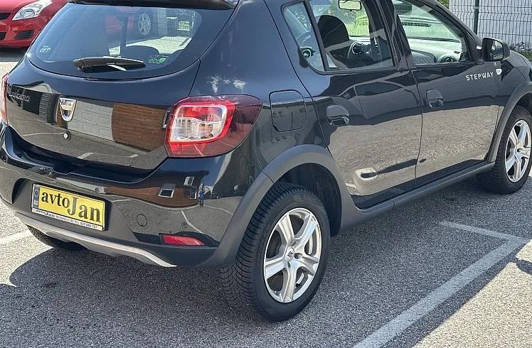 Zunanja slika - Dacia Sandero - 0.9 TCE STEPWAY PRESTIGE - 4