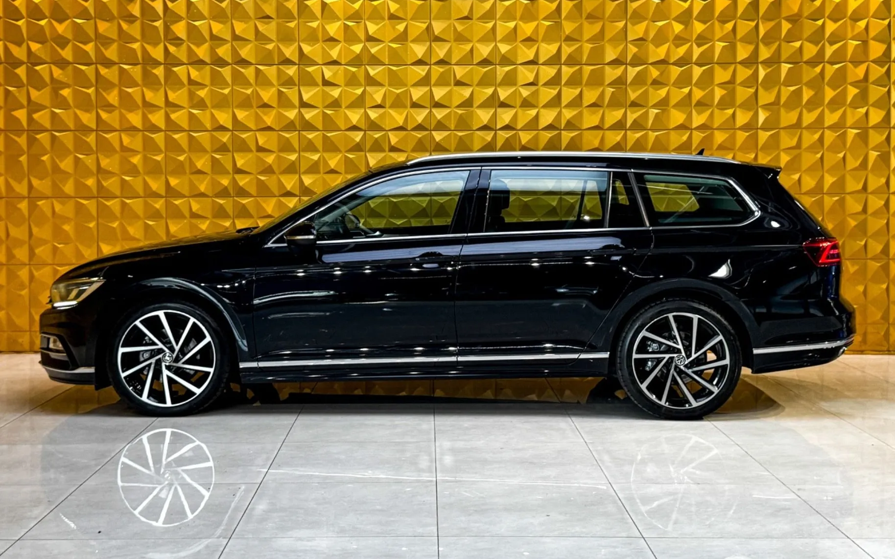 Zunanja slika - Volkswagen Passat Variant - 2.0 TDI BMT R-Line Edition DSG - 6