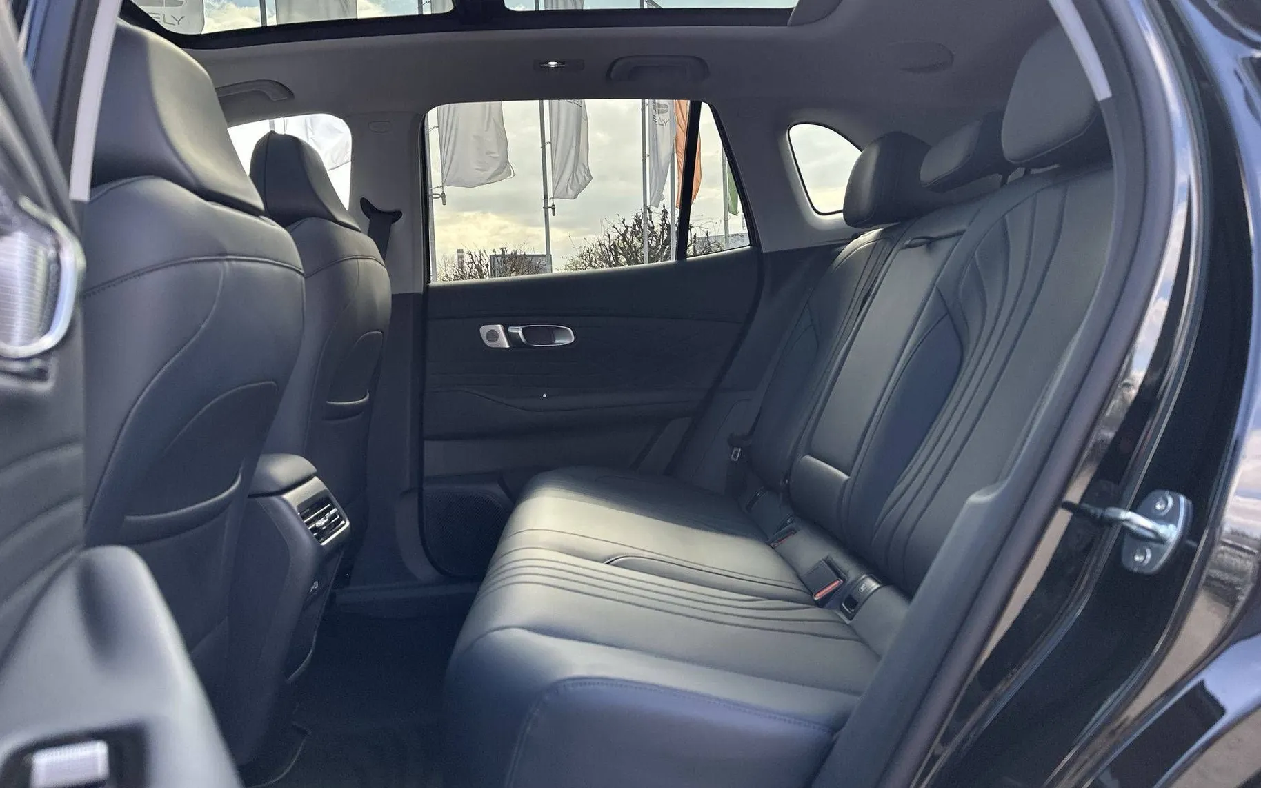 Zunanja slika - Geely StarRay EM-i - Plug-In Hybrid 1.5 Max Avt - 11