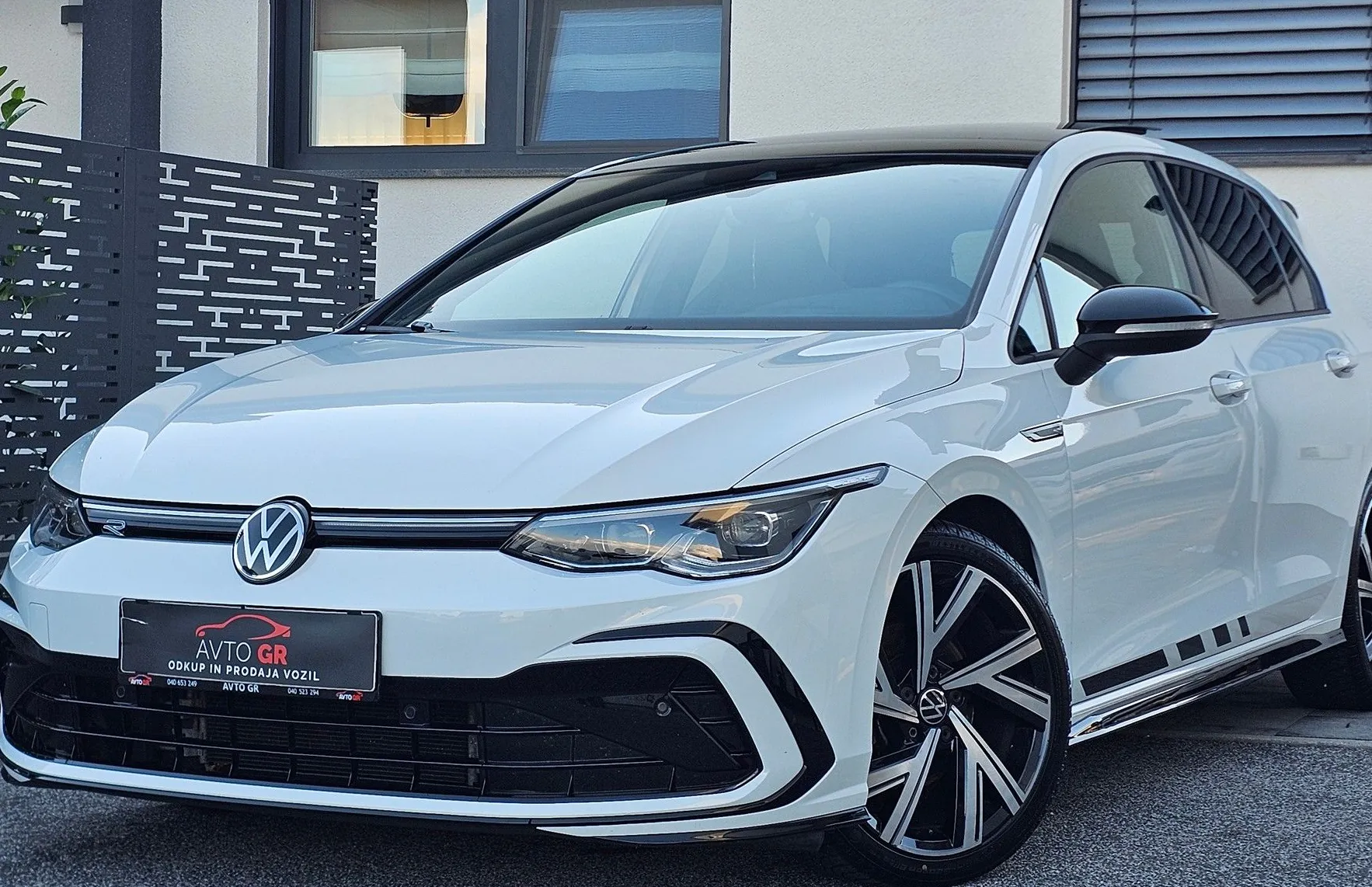 Zunanja slika - Volkswagen Golf - 1.5 eTSI ACT R-Line DSG- ŠIBEDAH-IQ LED-ŠP.IZPUH. - 17