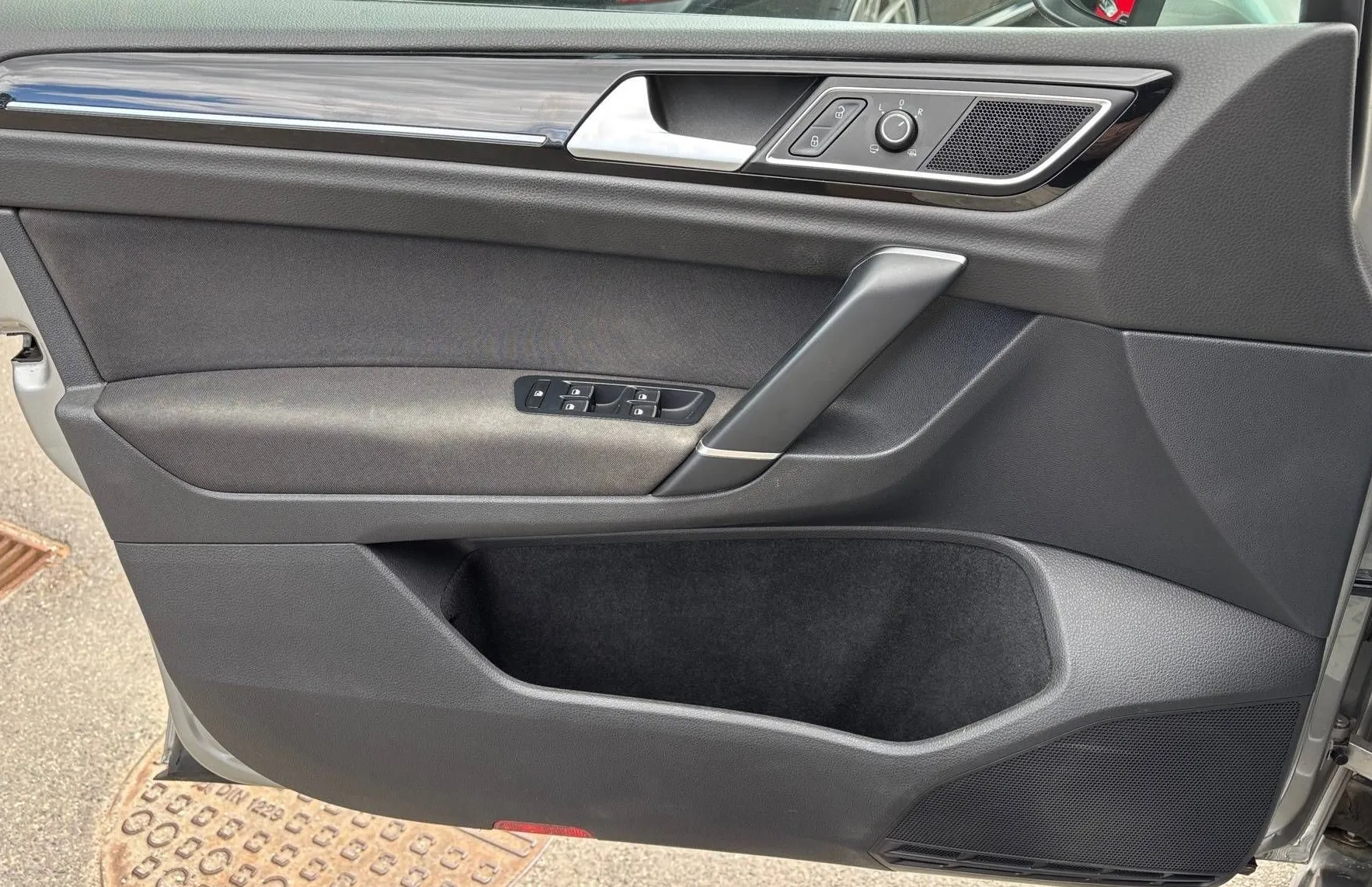 Zunanja slika - VW Golf - Sportsvan 1.6 TDI SLO XENON NAVI 1.LASTNIK PDC KAMERA - 13