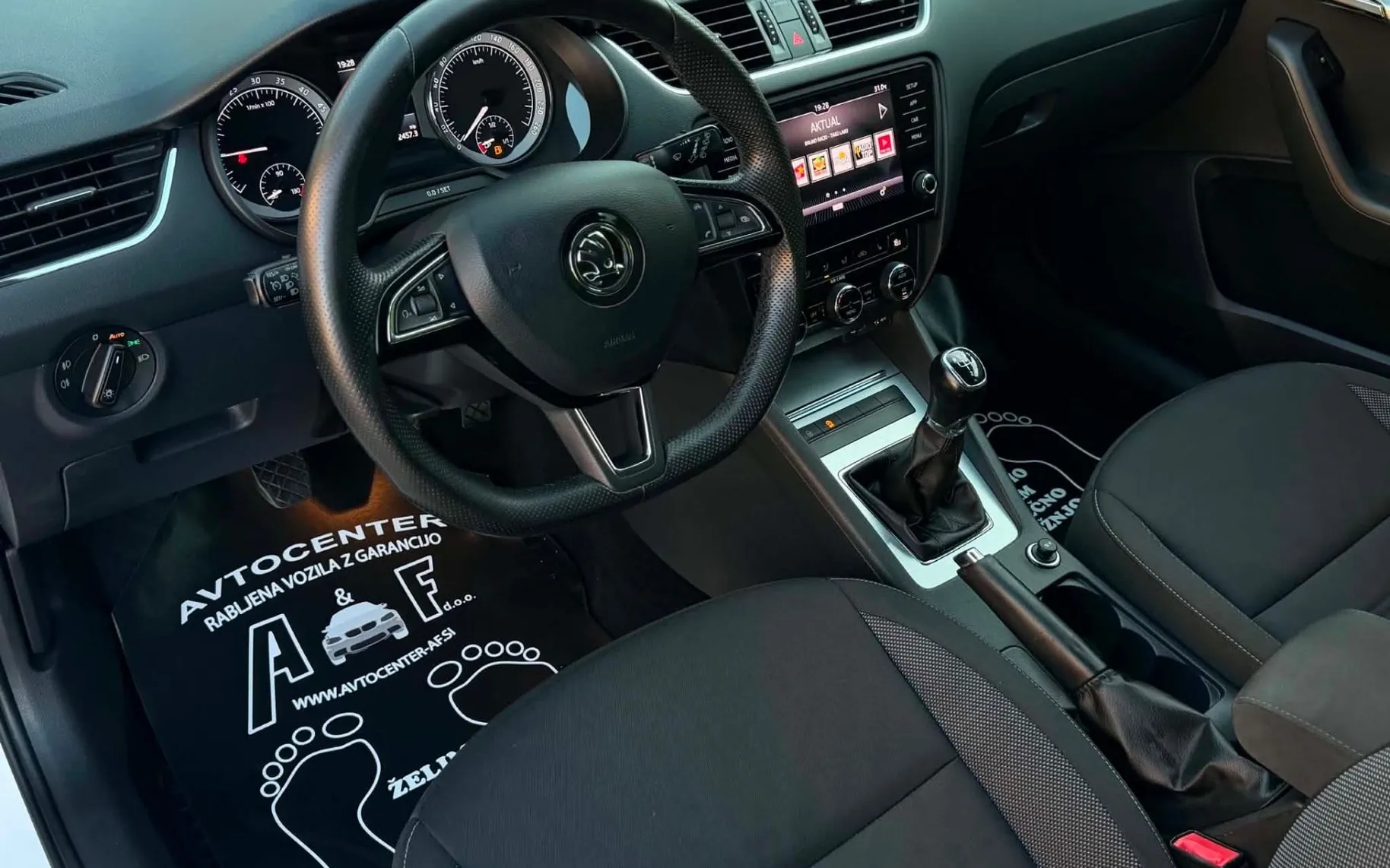 Notranja slika - Škoda Octavia - 1.6 TDI-LED-LIZING ZA TUJCE-TEMPOMAT-PDC-... - 9