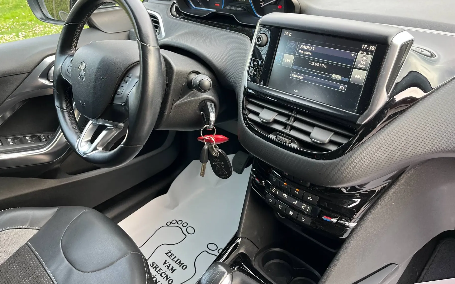 Notranja slika - Peugeot 2008 - 1.2 PureTech 110  ALLURE-AVT.KLIMA-LED-KAM-ODLIČ.. - 11