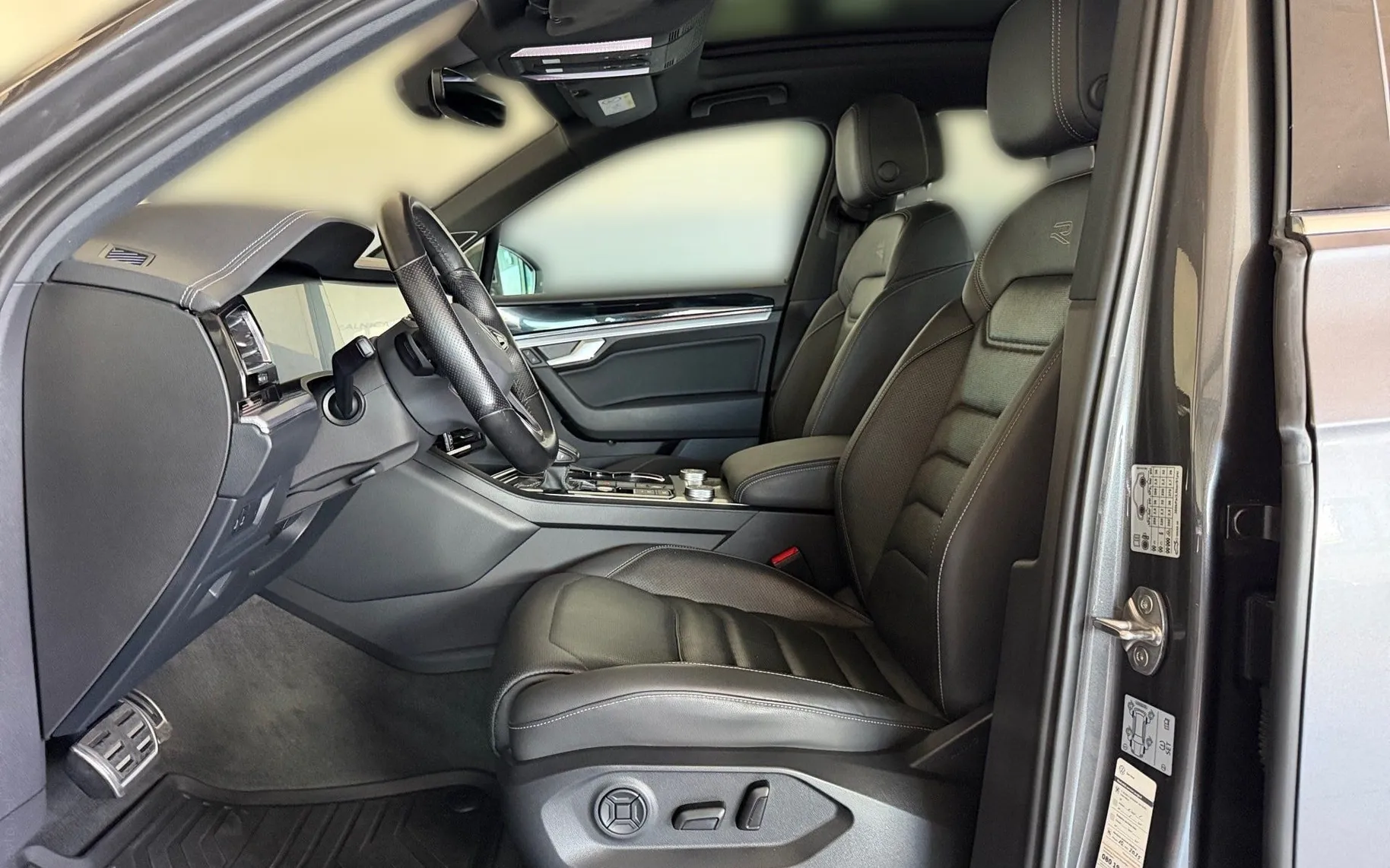 Notranja slika - Volkswagen Touareg - 4motion V6 TDI BMT R-Line Aut.Panorama-NightVisi.. - 7