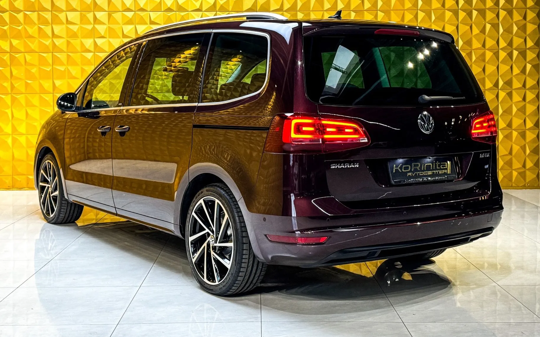 Notranja slika - Volkswagen Sharan - 2.0 TDI AUT. 7 SEDEZEV-ALLSTAR-EL. ODPIRANJE VRAT - 9