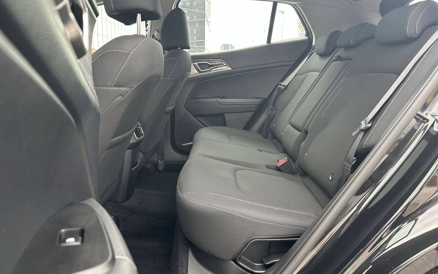 Notranja slika - KIA Sportage - 1.6 T-GDI MHEV LX Fresh ISG DCT - 11