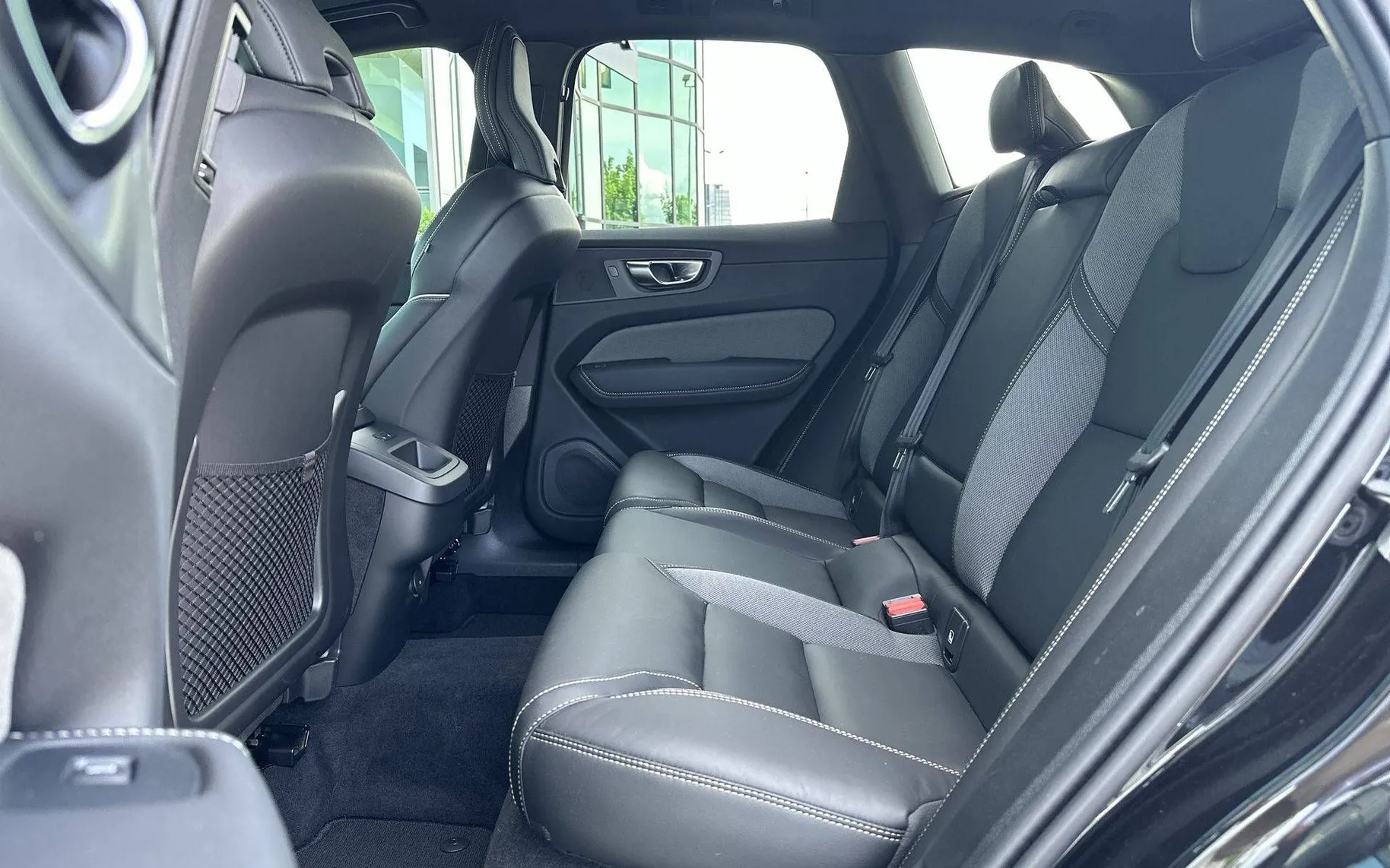 Notranja slika - Volvo XC60 - B5P AWD Black Edition Avt. BLISS ACC MEMORY. GRET. - 11