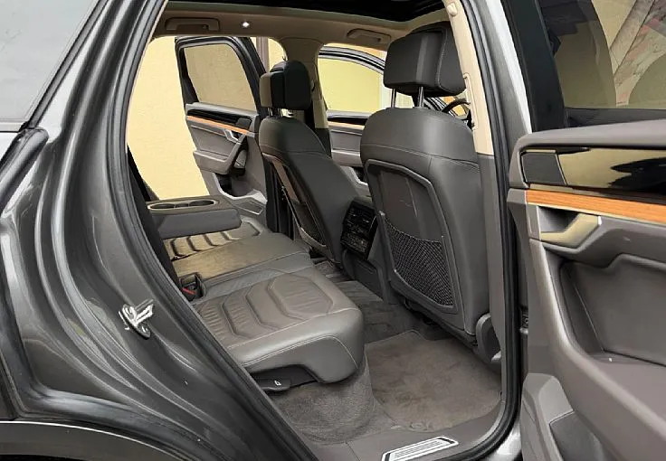 Zunanja slika - Volkswagen Touareg - 4motion V6 TDI R-LINE 1.LAST BLACK PANO LUFT H-UP - 11