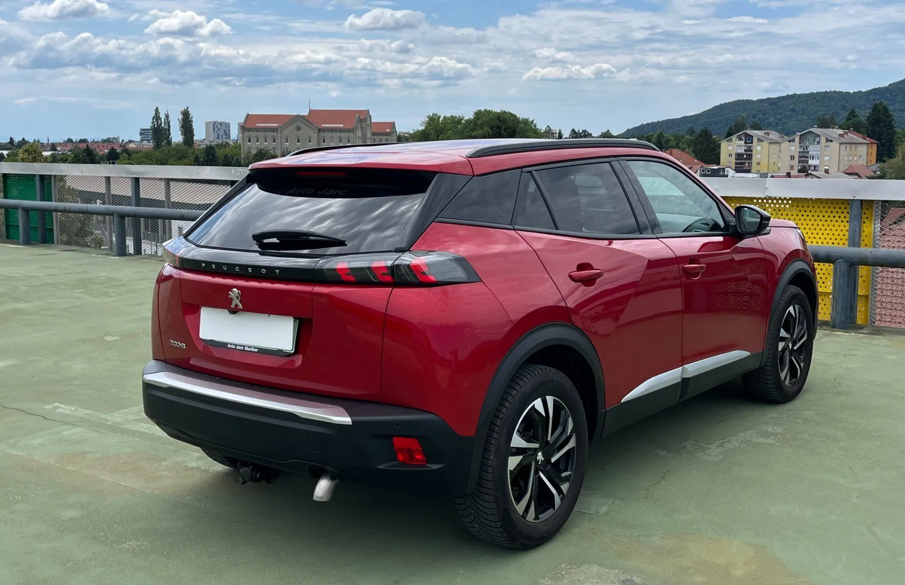 Zunanja slika - Peugeot 2008 - reTech 100 Allure Pack LED. 180° POGLED. NAVI. SLO - 5