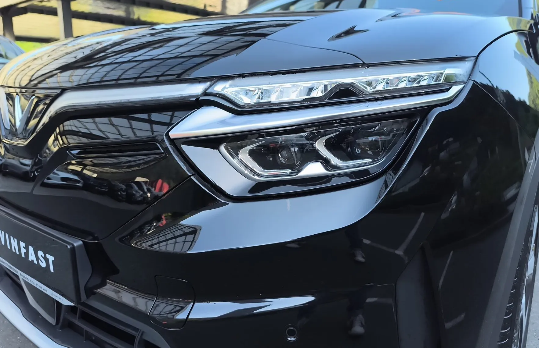 Zunanja slika - Vinfast VF8 - 87.7 kWh AWD ECO-350PS AWD-POLNILNICA-ZALOGA - 7