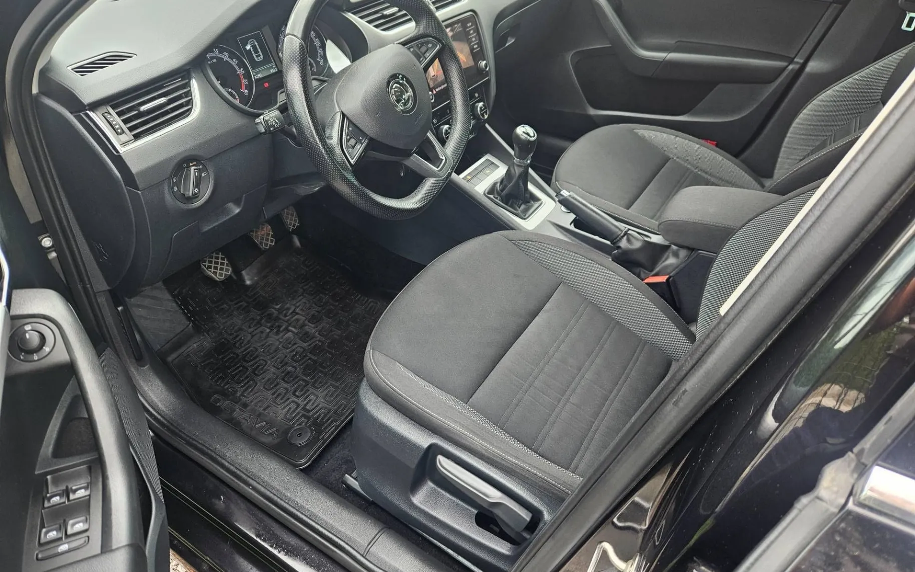 Notranja slika - Škoda Octavia - Combi 1.6 TDI  1.LASTNIK  SLO SAMO 92000KM... - 8
