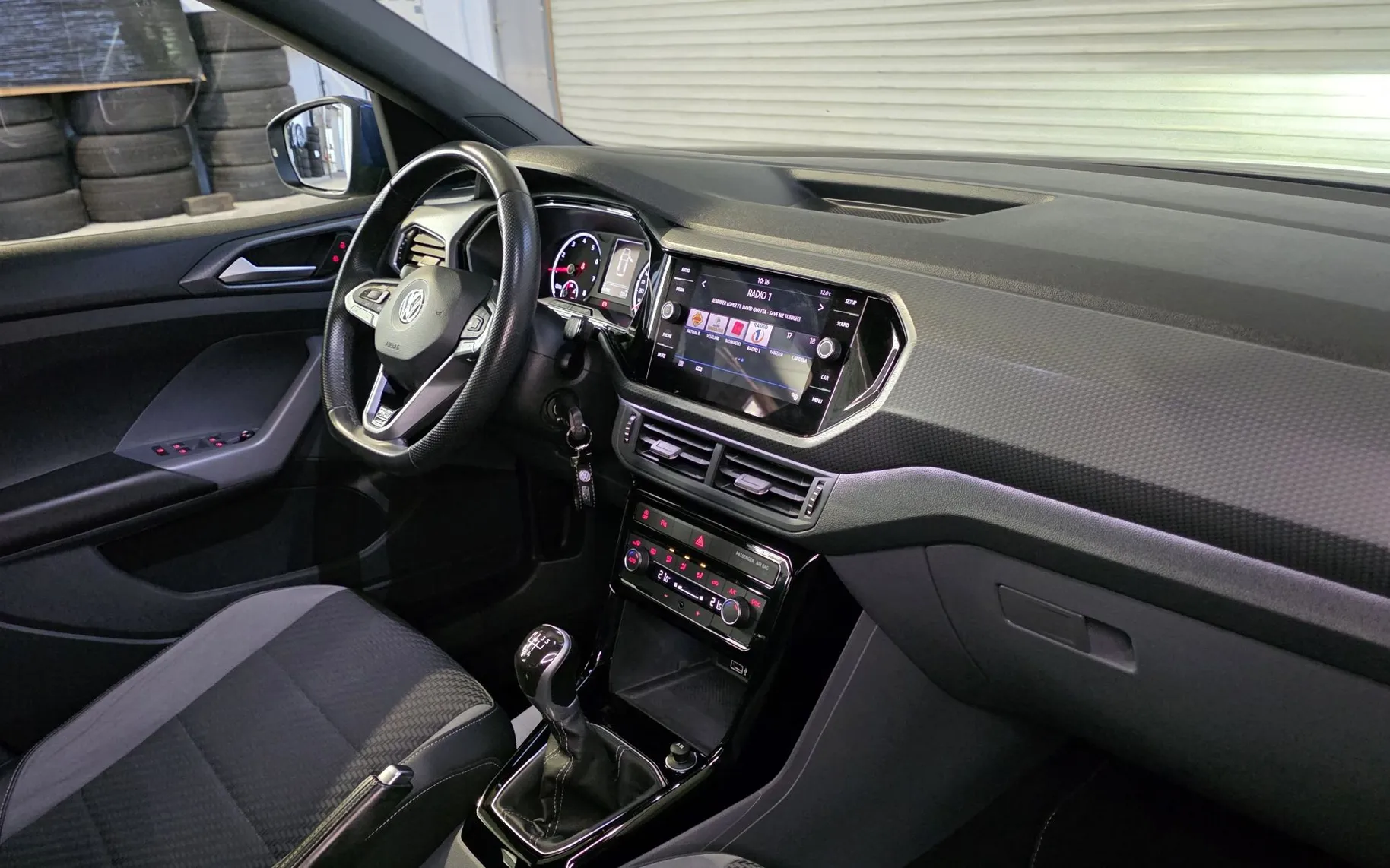 Zunanja slika - Volkswagen T-Cross - 1,0 TSI BMT R-Line 1.LAST SLO LED PDC ALU - 8
