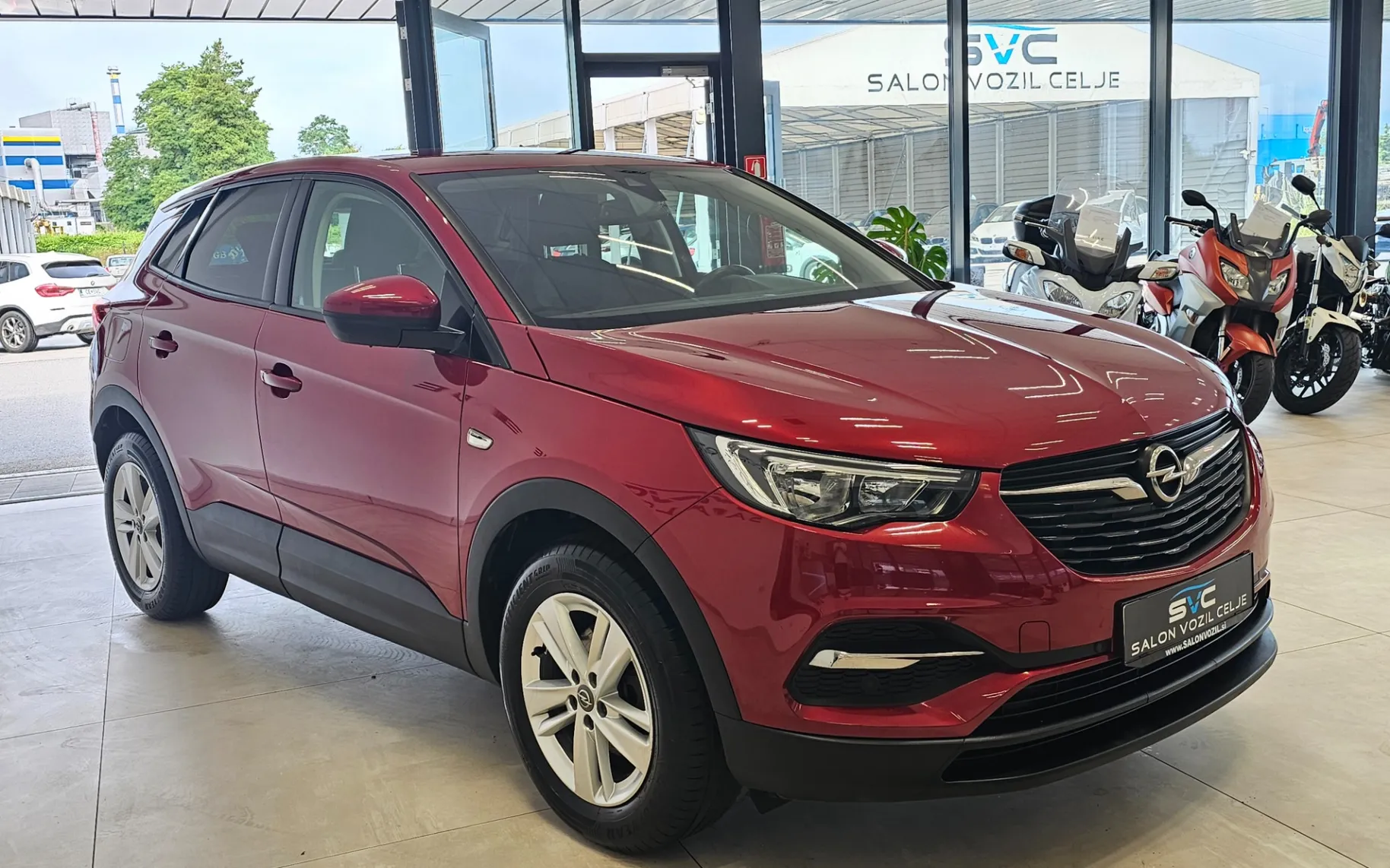 Zunanja slika - Opel Grandland X - 1.2-JAMSTVO-OPRAVLJEN VELIK SERVIS-OBROK ŽE 143€ - 3