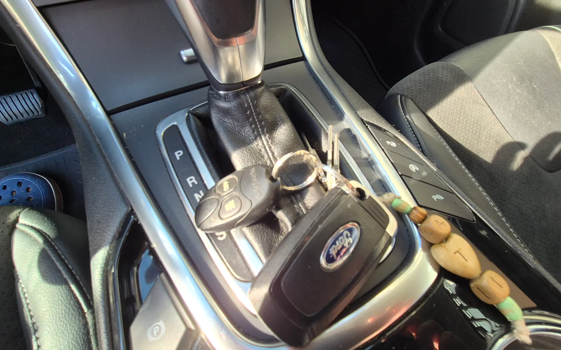 Notranja slika - Ford S-MAX - 4x4 2,0 TDCi Titanium Powershift - 10
