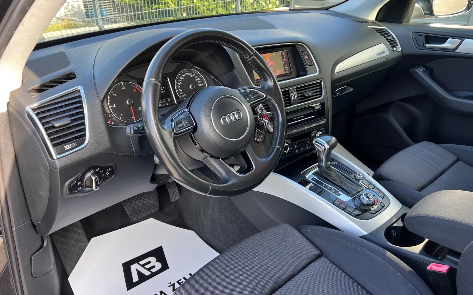 Notranja slika - Audi Q5 - 2.0 TDI+Q+SLO+1.LAST+NAVI+XENON+... - 10