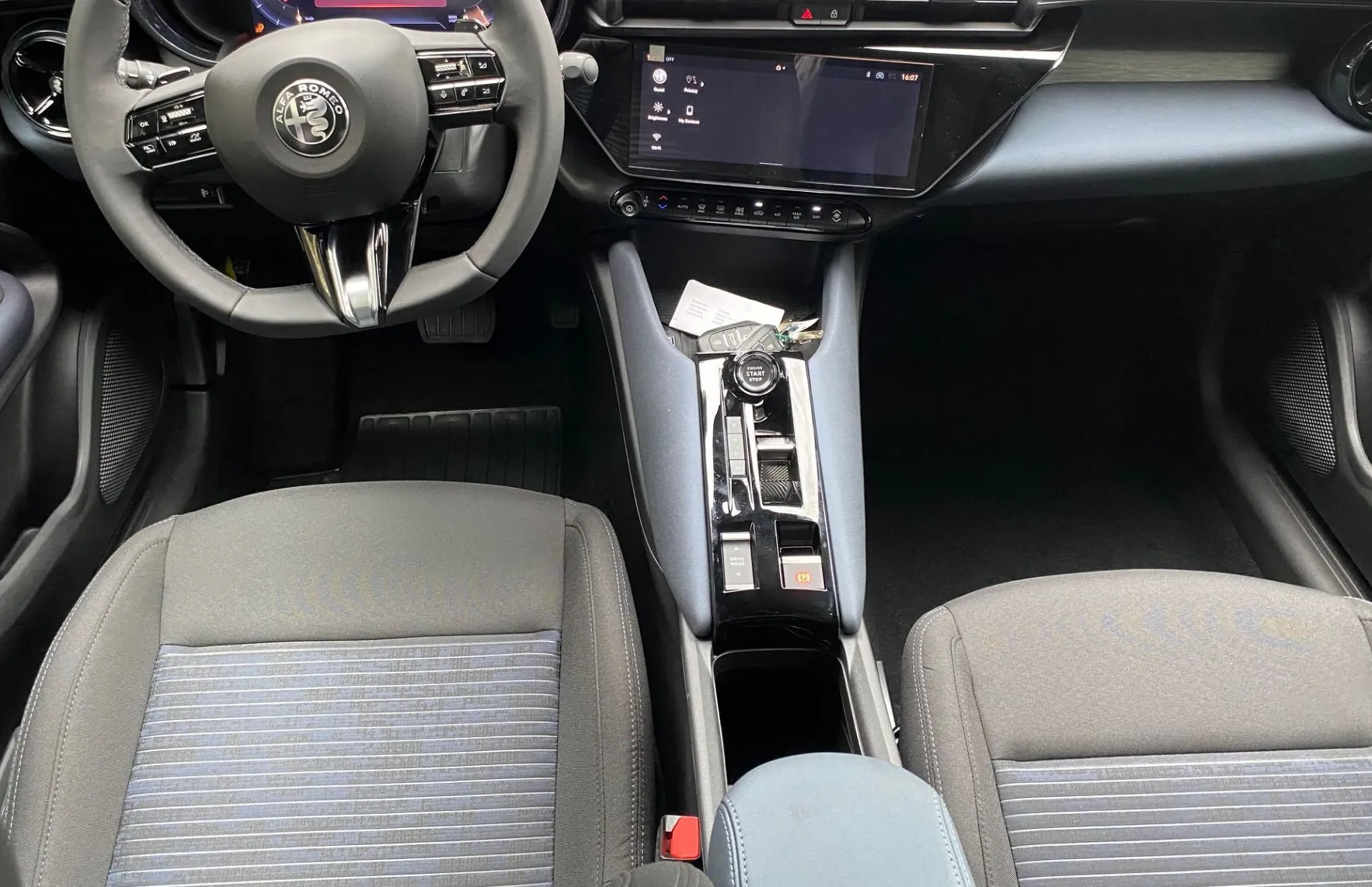 Zunanja slika - Alfa Romeo Junior - 1.2 E-DCT6 MHEV100 kW  136KM  CORE - 6