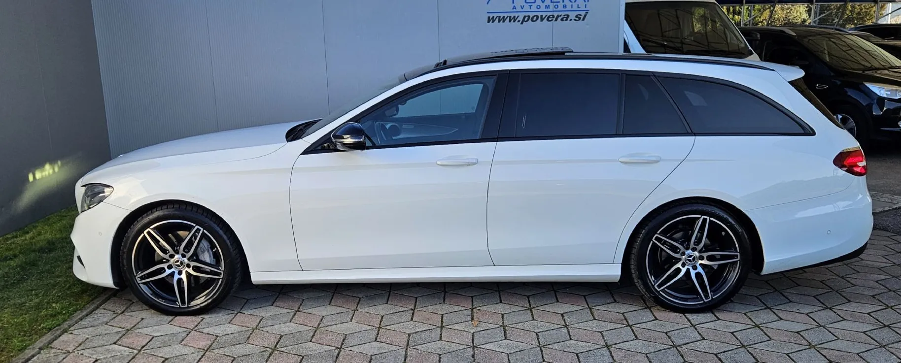 Zunanja slika - Mercedes-Benz E-Razred - E 220 d AMG line+ACC+PANO+MULTIBEAM+USNJE+PRIKLOP+ - 5