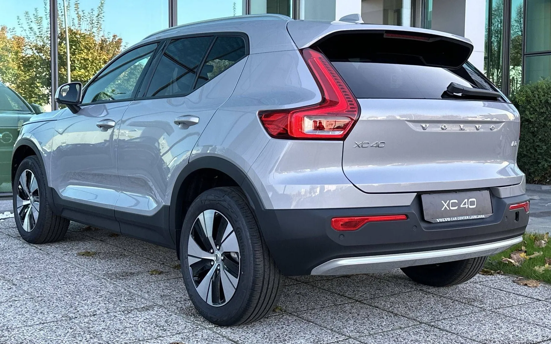 Notranja slika - Volvo XC40 - B3 P Core AT DCT 3 leta garancije + 3 servisi... - 7