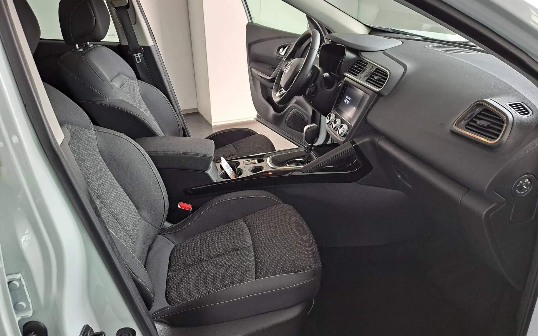 Notranja slika - Renault Kadjar - 1.5 DCI Aut-1 LASTNIK-M 2023-KAMERA-KOT NOV... - 9