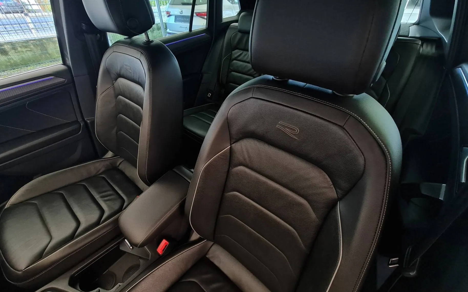 Notranja slika - Volkswagen Tiguan - 1.5 TSI  R-Line DSG•Bogata dodatna oprema... - 14