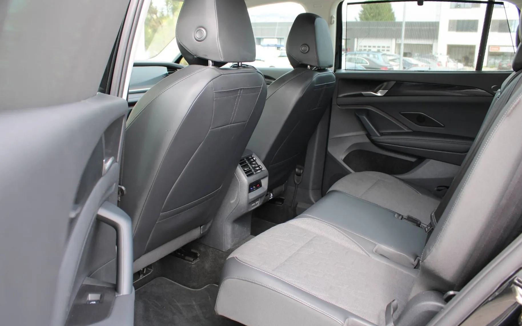Zunanja slika - VW Tayron - 2.0TDI 4MOTION 142kW 7SED IQ MATRIX KAM360 KLJUKA - 11